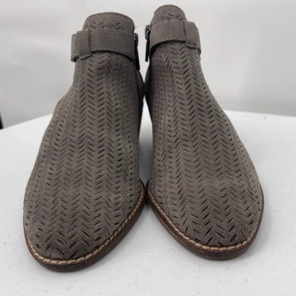 lucky brand follia gray perforated pointed toe ankle boots - Picture 5 of 10